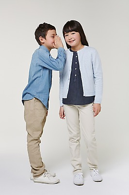 포토 JPG 스튜디오촬영 전신 외국인 해외기획촬영 여자 남자 초등학생 어린이 모션 실내 서기 미소 사람 동양인 두명 앞모습 옆모습 10대 일본인 귓속말 입가림 2015년일본 십대만 국내포토 학생 뷰포인트 청소년 표정 인종 내부 가림 파일형식