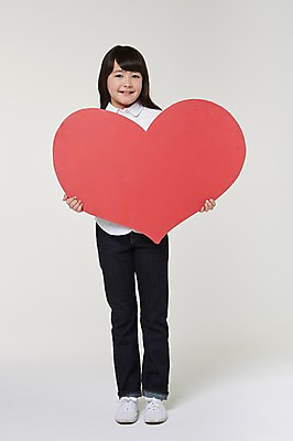 포토 JPG 스튜디오촬영 전신 외국인 해외기획촬영 여자 초등학생 어린이 모션 프레임 실내 한명 서기 미소 들기 사람 동양인 앞모습 10대 하트 도움 목표 일본인 알림 하트프레임 2015년일본 여자만 여자한명만 소녀만 국내포토 모양 1 학생 뷰포인트 컨셉 청소년 표정 인종 내부 어린이만 파일형식