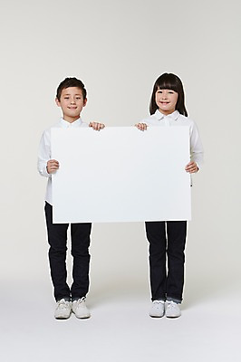 포토 JPG 스튜디오촬영 전신 외국인 해외기획촬영 여자 남자 초등학생 어린이 모션 프레임 실내 서기 미소 들기 사람 동양인 두명 앞모습 10대 도움 목표 일본인 알림 2015년일본 십대만 국내포토 학생 뷰포인트 컨셉 청소년 표정 인종 내부 파일형식