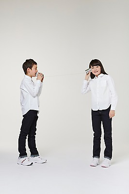 포토 JPG 스튜디오촬영 전신 외국인 해외기획촬영 여자 남자 초등학생 어린이 모션 실내 말하기 대화 서기 미소 들기 사람 동양인 두명 앞모습 옆모습 10대 듣기 일본인 실전화기 즐거움 2015년일본 십대만 국내포토 학생 감정 뷰포인트 청소년 표정 인종 내부 파일형식