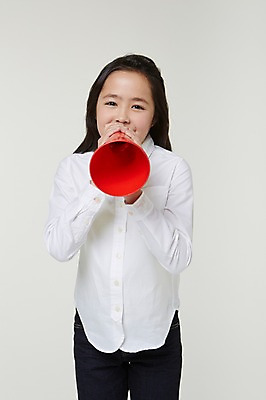 포토 JPG 스튜디오촬영 외국인 해외기획촬영 여자 초등학생 어린이 모션 실내 한명 서기 들기 사람 동양인 상반신 앞모습 10대 확성기 외침 도움 목표 일본인 알림 2015년일본 여자만 여자한명만 소녀만 국내포토 1 학생 뷰포인트 컨셉 청소년 인종 내부 소리 어린이만 파일형식