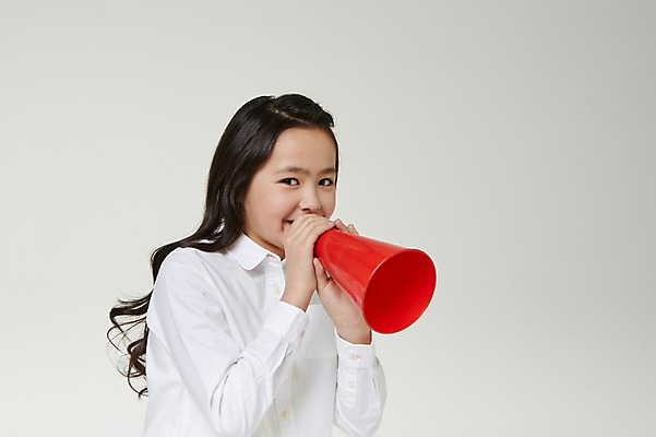 포토 JPG 스튜디오촬영 외국인 해외기획촬영 여자 초등학생 어린이 모션 실내 한명 들기 사람 동양인 상반신 10대 확성기 외침 도움 목표 일본인 알림 2015년일본 여자만 여자한명만 소녀만 국내포토 1 학생 컨셉 청소년 인종 내부 소리 어린이만 파일형식