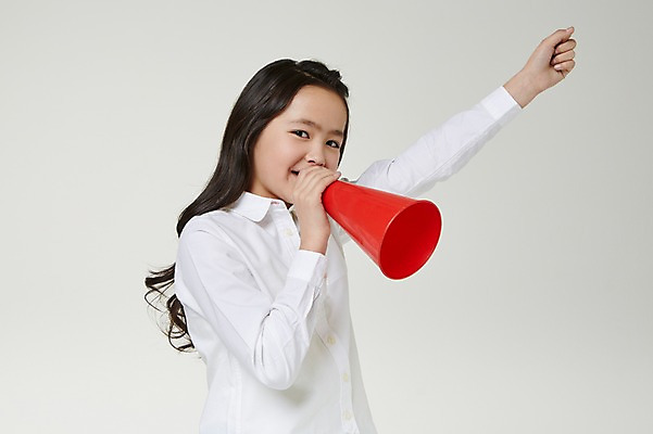 포토 JPG 스튜디오촬영 외국인 해외기획촬영 여자 초등학생 어린이 응원 모션 실내 한명 들기 사람 동양인 손짓 상반신 10대 손들기 파이팅 확성기 외침 주먹 도움 목표 일본인 알림 2015년일본 여자만 여자한명만 소녀만 국내포토 1 학생 컨셉 청소년 인종 내부 소리 어린이만 파일형식