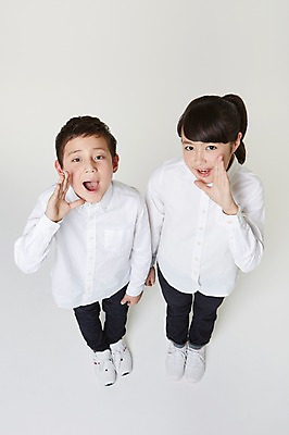 포토 JPG 스튜디오촬영 전신 외국인 해외기획촬영 여자 남자 초등학생 어린이 모션 실내 서기 사람 동양인 손짓 두명 앞모습 10대 하이앵글 외침 올려보기 도움 목표 일본인 알림 2015년일본 십대만 국내포토 학생 뷰포인트 컨셉 청소년 인종 내부 소리 파일형식