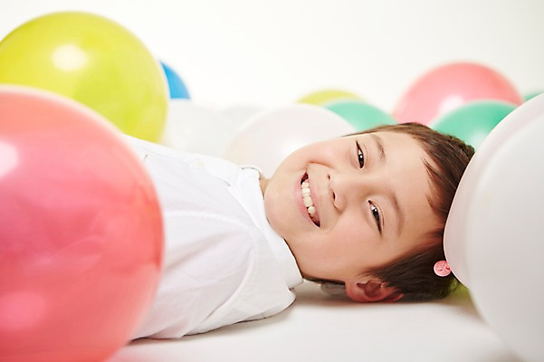 포토 JPG 스튜디오촬영 외국인 해외기획촬영 남자 초등학생 어린이 모션 실내 한명 미소 사람 동양인 상반신 옆모습 10대 눕기 일본인 즐거움 풍선 2015년일본 남자만 남자한명만 십대만 십대남자만 십대남자한명만 국내포토 1 학생 감정 뷰포인트 청소년 표정 인종 내부 파일형식