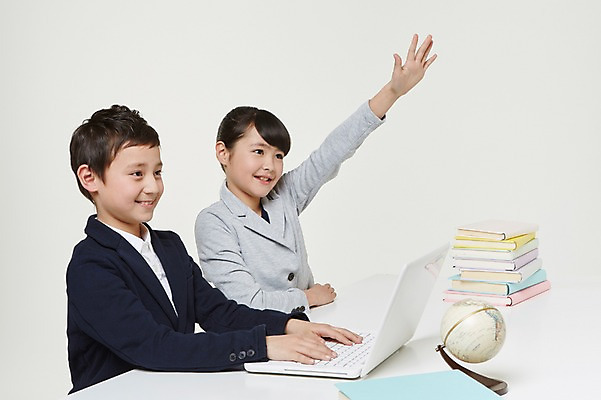 포토 JPG 스튜디오촬영 외국인 해외기획촬영 여자 남자 교복 초등학생 어린이 모션 실내 미소 사람 앉기 동양인 손짓 상반신 두명 옆모습 10대 책 노트북 지구본 손들기 쌓기 웹서핑 타이핑 발표 일본인 책상 2015년일본 십대만 국내포토 학생 옷 뷰포인트 가구 청소년 표정 인종 내부 전자제품 파일형식