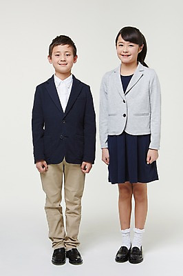 포토 JPG 스튜디오촬영 전신 외국인 해외기획촬영 여자 남자 교복 초등학생 어린이 모션 실내 서기 미소 사람 동양인 두명 앞모습 10대 일본인 차렷 2015년일본 십대만 국내포토 학생 옷 뷰포인트 포즈 청소년 표정 인종 내부 파일형식