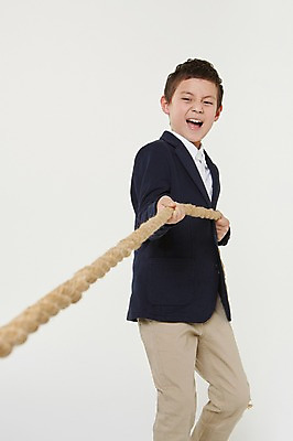 포토 JPG 스튜디오촬영 외국인 해외기획촬영 남자 교복 초등학생 어린이 밧줄 모션 실내 한명 서기 사람 동양인 상반신 옆모습 10대 경쟁 찡그림 당기기 일본인 즐거움 줄다리기 2015년일본 남자만 남자한명만 십대만 십대남자만 십대남자한명만 국내포토 1 학생 옷 감정 줄 뷰포인트 컨셉 청소년 놀이 표정 인종 내부 파일형식