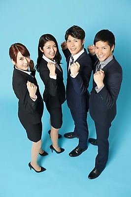 포토 JPG 스튜디오촬영 전신 외국인 해외기획촬영 라이프스타일 여자 남자 비즈니스 모션 성공 함께함 실내 서기 미소 사람 동양인 정장 손짓 여러명 20대 청년 성인 옆모습 비즈니스라이프 하이앵글 파이팅 주먹 올려보기 직장인 비즈니스맨 비즈니스우먼 목표 계획 일본인 동료 열정 2015년일본 청년만 성인만 국내포토 직업 옷 감정 뷰포인트 다수 컨셉 관계 표정 인종 내부 생활 파일형식