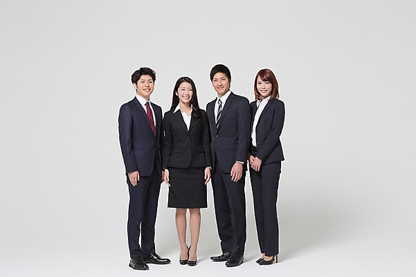 포토 JPG 스튜디오촬영 전신 외국인 해외기획촬영 라이프스타일 여자 남자 비즈니스 모션 함께함 실내 서기 미소 사람 동양인 정장 여러명 20대 청년 성인 앞모습 비즈니스라이프 직장인 비즈니스맨 비즈니스우먼 일본인 동료 2015년일본 청년만 성인만 국내포토 직업 옷 뷰포인트 다수 컨셉 관계 표정 인종 내부 생활 파일형식