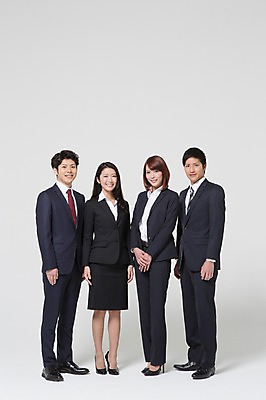 포토 JPG 스튜디오촬영 전신 외국인 해외기획촬영 라이프스타일 여자 남자 비즈니스 모션 함께함 실내 서기 미소 사람 동양인 정장 여러명 20대 청년 성인 앞모습 비즈니스라이프 직장인 비즈니스맨 비즈니스우먼 일본인 동료 2015년일본 청년만 성인만 국내포토 직업 옷 뷰포인트 다수 컨셉 관계 표정 인종 내부 생활 파일형식