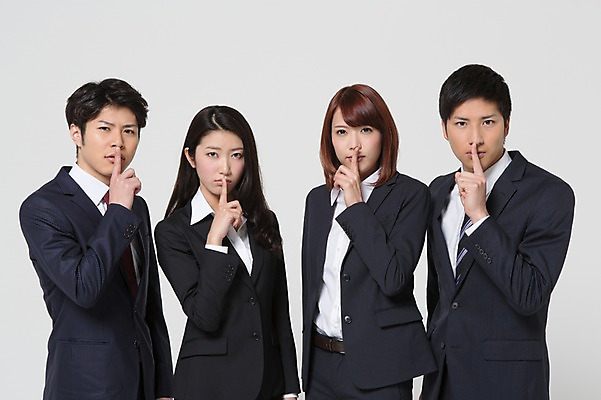 포토 JPG 스튜디오촬영 외국인 해외기획촬영 라이프스타일 여자 남자 비즈니스 모션 함께함 실내 서기 사람 동양인 정장 손짓 여러명 상반신 20대 청년 성인 앞모습 비즈니스라이프 직장인 비즈니스맨 비즈니스우먼 일본인 비밀 동료 쉿 2015년일본 청년만 성인만 국내포토 직업 옷 뷰포인트 다수 컨셉 관계 인종 내부 생활 조용 파일형식