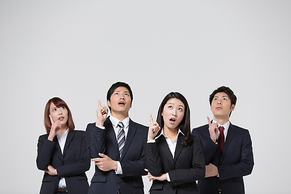 포토 JPG 스튜디오촬영 외국인 해외기획촬영 라이프스타일 여자 남자 비즈니스 모션 함께함 실내 서기 사람 동양인 정장 손짓 여러명 상반신 20대 청년 성인 앞모습 비즈니스라이프 놀람 올려보기 가리킴 직장인 비즈니스맨 비즈니스우먼 일본인 동료 2015년일본 청년만 성인만 국내포토 직업 옷 감정 뷰포인트 다수 컨셉 관계 표정 인종 내부 생활 파일형식