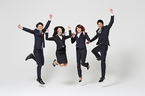 포토 JPG 스튜디오촬영 전신 외국인 해외기획촬영 라이프스타일 여자 남자 비즈니스 모션 팔벌리기 함께함 실내 사람 동양인 정장 손짓 여러명 20대 청년 성인 앞모습 비즈니스라이프 점프 직장인 비즈니스맨 비즈니스우먼 일본인 동료 손뻗기 2015년일본 청년만 성인만 국내포토 직업 옷 뷰포인트 다수 컨셉 관계 인종 내부 생활 파일형식