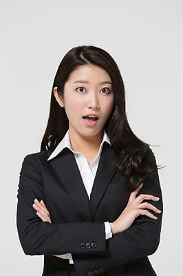포토 JPG 스튜디오촬영 외국인 해외기획촬영 라이프스타일 여자 비즈니스 모션 실내 한명 서기 미소 사람 동양인 정장 상반신 20대 청년 성인 앞모습 비즈니스라이프 팔짱 놀람 직장인 비즈니스우먼 일본인 2015년일본 여자만 여자한명만 성인여자만 청년만 청년여자만 성인한명만 청년여자한명만 성인여자한명만 성인만 국내포토 직업 1 옷 감정 뷰포인트 표정 인종 내부 생활 파일형식