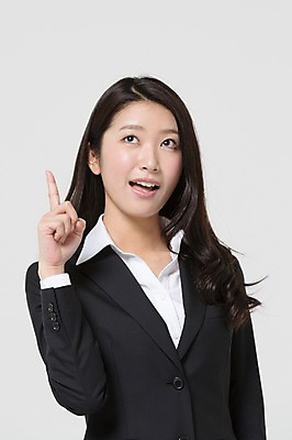 포토 JPG 스튜디오촬영 외국인 해외기획촬영 라이프스타일 응시 여자 비즈니스 모션 실내 한명 서기 미소 사람 동양인 정장 손짓 상반신 20대 청년 성인 앞모습 비즈니스라이프 올려보기 가리킴 직장인 비즈니스우먼 일본인 2015년일본 여자만 여자한명만 성인여자만 청년만 청년여자만 성인한명만 청년여자한명만 성인여자한명만 성인만 국내포토 직업 1 시선 옷 뷰포인트 표정 인종 내부 생활 파일형식