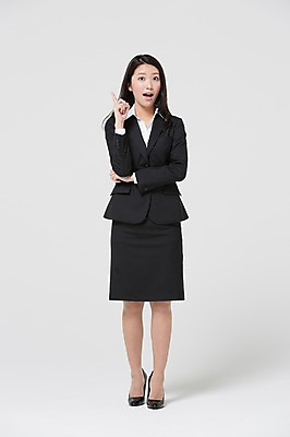 포토 JPG 스튜디오촬영 전신 외국인 해외기획촬영 라이프스타일 여자 비즈니스 모션 안내 실내 한명 서기 사람 동양인 정장 손짓 20대 청년 성인 앞모습 비즈니스라이프 놀람 가리킴 직장인 비즈니스우먼 일본인 2015년일본 여자만 여자한명만 성인여자만 청년만 청년여자만 성인한명만 청년여자한명만 성인여자한명만 성인만 국내포토 직업 1 옷 감정 뷰포인트 표정 인종 내부 생활 파일형식