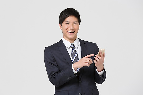 포토 JPG 스튜디오촬영 외국인 해외기획촬영 라이프스타일 남자 비즈니스 모션 실내 한명 서기 미소 들기 사람 동양인 정장 손짓 상반신 20대 청년 성인 앞모습 비즈니스라이프 스마트폰 직장인 비즈니스맨 일본인 2015년일본 남자만 남자한명만 성인남자만 청년만 청년남자만 청년남자한명만 성인한명만 성인남자한명만 성인만 국내포토 직업 1 옷 뷰포인트 표정 인종 내부 생활 핸드폰 스마트기기 파일형식