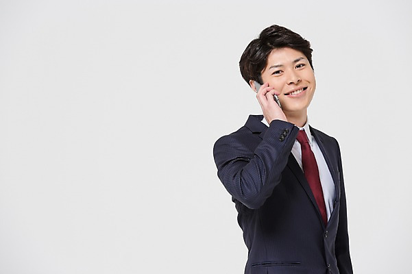 포토 JPG 스튜디오촬영 외국인 해외기획촬영 라이프스타일 남자 비즈니스 모션 실내 한명 서기 미소 들기 사람 동양인 정장 상반신 20대 청년 성인 앞모습 비즈니스라이프 스마트폰 직장인 비즈니스맨 일본인 통화 2015년일본 남자만 남자한명만 성인남자만 청년만 청년남자만 청년남자한명만 성인한명만 성인남자한명만 성인만 국내포토 직업 1 옷 뷰포인트 표정 인종 내부 생활 핸드폰 스마트기기 파일형식