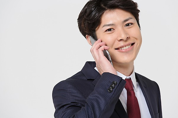 포토 JPG 스튜디오촬영 외국인 해외기획촬영 라이프스타일 남자 비즈니스 모션 실내 한명 서기 미소 들기 사람 동양인 정장 상반신 20대 청년 성인 앞모습 비즈니스라이프 스마트폰 직장인 비즈니스맨 일본인 통화 2015년일본 남자만 남자한명만 성인남자만 청년만 청년남자만 청년남자한명만 성인한명만 성인남자한명만 성인만 국내포토 직업 1 옷 뷰포인트 표정 인종 내부 생활 핸드폰 스마트기기 파일형식