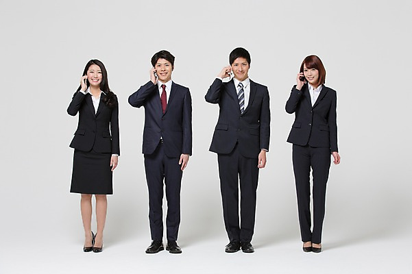 포토 JPG 스튜디오촬영 전신 외국인 해외기획촬영 라이프스타일 여자 남자 비즈니스 모션 함께함 실내 서기 들기 사람 동양인 정장 여러명 20대 청년 성인 앞모습 비즈니스라이프 스마트폰 직장인 비즈니스맨 비즈니스우먼 일본인 동료 통화 2015년일본 청년만 성인만 국내포토 직업 옷 뷰포인트 다수 컨셉 관계 인종 내부 생활 핸드폰 스마트기기 파일형식