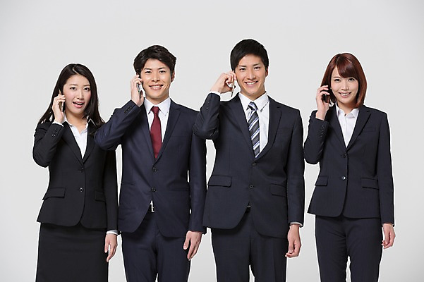 포토 JPG 스튜디오촬영 외국인 해외기획촬영 라이프스타일 여자 남자 비즈니스 모션 함께함 실내 서기 미소 들기 사람 동양인 정장 여러명 상반신 20대 청년 성인 앞모습 비즈니스라이프 스마트폰 직장인 비즈니스맨 비즈니스우먼 일본인 동료 통화 2015년일본 청년만 성인만 국내포토 직업 옷 뷰포인트 다수 컨셉 관계 표정 인종 내부 생활 핸드폰 스마트기기 파일형식