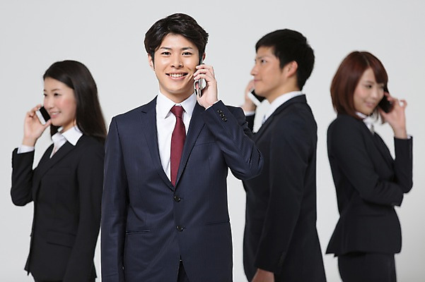 포토 JPG 스튜디오촬영 외국인 해외기획촬영 라이프스타일 응시 여자 남자 비즈니스 모션 함께함 실내 서기 미소 들기 사람 동양인 정장 여러명 상반신 20대 청년 성인 앞모습 옆모습 아웃포커스 비즈니스라이프 스마트폰 직장인 비즈니스맨 비즈니스우먼 일본인 동료 통화 2015년일본 청년만 성인만 국내포토 직업 시선 옷 뷰포인트 다수 컨셉 관계 촬영기법 표정 인종 내부 생활 핸드폰 스마트기기 파일형식