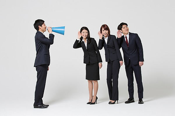 포토 JPG 스튜디오촬영 전신 외국인 해외기획촬영 라이프스타일 여자 남자 비즈니스 모션 함께함 실내 서기 들기 사람 동양인 정장 손짓 여러명 20대 청년 성인 앞모습 옆모습 비즈니스라이프 확성기 소리 외침 듣기 직장인 비즈니스맨 비즈니스우먼 일본인 동료 리더 2015년일본 청년만 성인만 팀장 국내포토 직업 옷 뷰포인트 다수 컨셉 관계 인종 내부 생활 파일형식