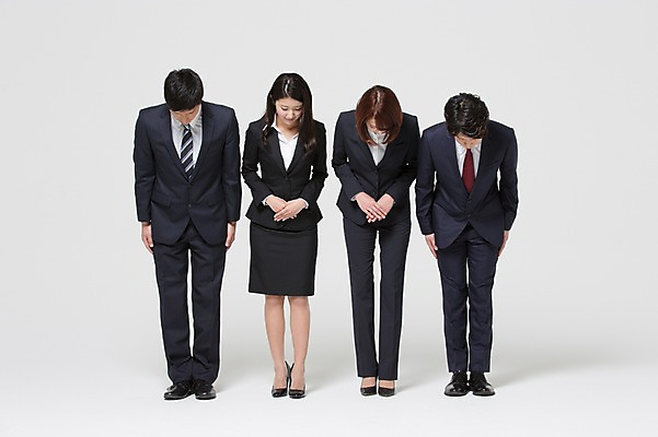 포토 JPG 스튜디오촬영 전신 외국인 해외기획촬영 라이프스타일 여자 남자 비즈니스 모션 함께함 실내 서기 사람 동양인 정장 여러명 20대 청년 성인 앞모습 비즈니스라이프 예절 인사 직장인 비즈니스맨 비즈니스우먼 일본인 동료 2015년일본 청년만 성인만 국내포토 직업 옷 뷰포인트 다수 컨셉 관계 인종 내부 생활 파일형식