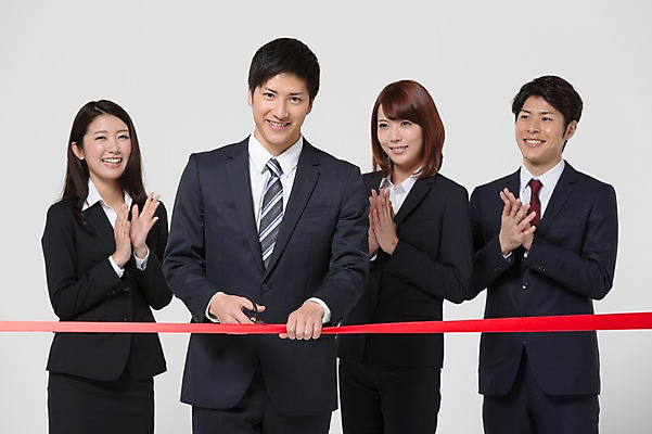 포토 JPG 스튜디오촬영 외국인 해외기획촬영 라이프스타일 여자 남자 비즈니스 모션 가위 함께함 실내 서기 미소 들기 사람 동양인 정장 손짓 여러명 상반신 20대 청년 성인 앞모습 비즈니스라이프 직장인 비즈니스맨 비즈니스우먼 일본인 자르기 박수 동료 커팅식 2015년일본 청년만 성인만 국내포토 직업 옷 뷰포인트 다수 컨셉 관계 문구용품 표정 인종 이벤트 내부 생활 파일형식