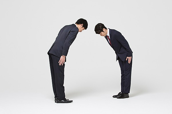 포토 JPG 스튜디오촬영 전신 외국인 해외기획촬영 라이프스타일 남자 비즈니스 모션 실내 서기 사람 동양인 정장 20대 청년 성인 두명 옆모습 비즈니스라이프 예절 인사 직장인 비즈니스맨 일본인 고객 동료 2015년일본 남자만 성인남자만 청년만 청년남자만 성인만 국내포토 직업 옷 뷰포인트 관계 인종 내부 생활 파일형식