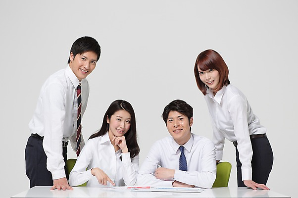 포토 JPG 스튜디오촬영 외국인 해외기획촬영 라이프스타일 여자 남자 의자 비즈니스 모션 탁자 회의 함께함 실내 서기 미소 사람 앉기 동양인 정장 여러명 상반신 20대 청년 성인 앞모습 비즈니스라이프 턱괴기 경쟁 업무 직장인 비즈니스맨 비즈니스우먼 계획 일본인 동료 열정 소통 2015년일본 청년만 성인만 국내포토 직업 옷 감정 뷰포인트 가구 다수 컨셉 관계 표정 인종 내부 생활 작업 파일형식