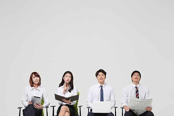 포토 JPG 스튜디오촬영 외국인 해외기획촬영 라이프스타일 응시 여자 남자 비즈니스 모션 함께함 실내 들기 사람 앉기 동양인 정장 여러명 상반신 20대 청년 성인 앞모습 비즈니스라이프 노트북 태블릿 다이어리 경쟁 올려보기 직장인 비즈니스맨 비즈니스우먼 신문 계획 일본인 동료 열정 소통 2015년일본 청년만 성인만 국내포토 직업 시선 옷 감정 뷰포인트 다수 컨셉 관계 인종 내부 생활 간행물 전자제품 스마트기기 사무용품 뉴스 파일형식