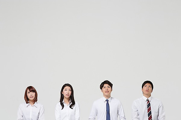 포토 JPG 스튜디오촬영 외국인 해외기획촬영 라이프스타일 응시 여자 남자 비즈니스 모션 함께함 실내 사람 앉기 동양인 정장 여러명 상반신 20대 청년 성인 앞모습 비즈니스라이프 경쟁 올려보기 직장인 비즈니스맨 비즈니스우먼 계획 일본인 동료 열정 소통 2015년일본 청년만 성인만 국내포토 직업 시선 옷 감정 뷰포인트 다수 컨셉 관계 인종 내부 생활 파일형식