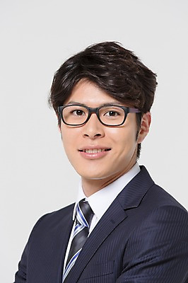 포토 JPG 스튜디오촬영 외국인 해외기획촬영 라이프스타일 남자 안경 비즈니스 모션 실내 한명 서기 미소 사람 동양인 정장 상반신 20대 청년 성인 앞모습 비즈니스라이프 직장인 비즈니스맨 일본인 2015년일본 남자만 남자한명만 성인남자만 청년만 청년남자만 청년남자한명만 성인한명만 성인남자한명만 성인만 안경낌 국내포토 직업 1 잡화 옷 뷰포인트 표정 인종 내부 생활 파일형식