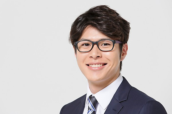 포토 JPG 스튜디오촬영 외국인 해외기획촬영 라이프스타일 남자 안경 비즈니스 모션 실내 한명 서기 미소 사람 동양인 정장 상반신 20대 청년 성인 앞모습 비즈니스라이프 직장인 비즈니스맨 일본인 2015년일본 남자만 남자한명만 성인남자만 청년만 청년남자만 청년남자한명만 성인한명만 성인남자한명만 성인만 안경낌 국내포토 직업 1 잡화 옷 뷰포인트 표정 인종 내부 생활 파일형식