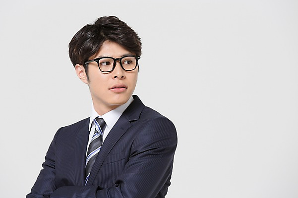 포토 JPG 스튜디오촬영 외국인 해외기획촬영 라이프스타일 응시 남자 안경 비즈니스 모션 실내 한명 서기 사람 동양인 정장 상반신 20대 청년 성인 앞모습 비즈니스라이프 팔짱 직장인 비즈니스맨 일본인 2015년일본 남자만 남자한명만 성인남자만 청년만 청년남자만 청년남자한명만 성인한명만 성인남자한명만 성인만 안경낌 국내포토 직업 1 시선 잡화 옷 뷰포인트 인종 내부 생활 파일형식