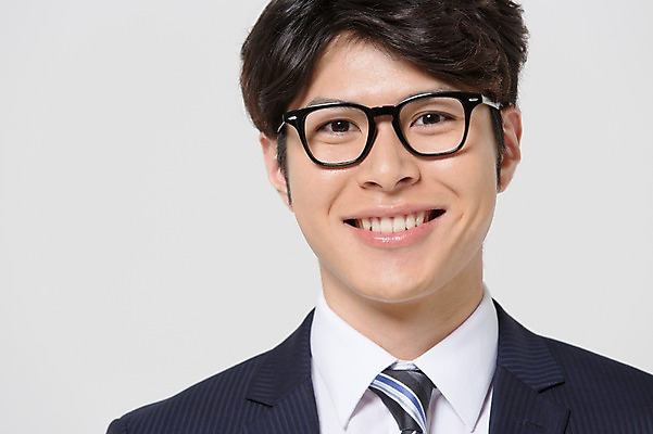 포토 JPG 스튜디오촬영 외국인 해외기획촬영 라이프스타일 남자 안경 비즈니스 모션 실내 한명 서기 미소 사람 동양인 정장 상반신 20대 청년 성인 앞모습 비즈니스라이프 직장인 비즈니스맨 일본인 2015년일본 남자만 남자한명만 성인남자만 청년만 청년남자만 청년남자한명만 성인한명만 성인남자한명만 성인만 안경낌 국내포토 직업 1 잡화 옷 뷰포인트 표정 인종 내부 생활 파일형식