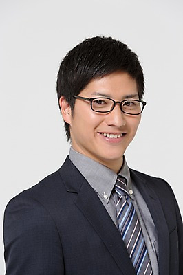 포토 JPG 스튜디오촬영 외국인 해외기획촬영 라이프스타일 남자 안경 비즈니스 모션 실내 한명 서기 미소 사람 동양인 정장 상반신 20대 청년 성인 앞모습 비즈니스라이프 직장인 비즈니스맨 일본인 2015년일본 남자만 남자한명만 성인남자만 청년만 청년남자만 청년남자한명만 성인한명만 성인남자한명만 성인만 안경낌 국내포토 직업 1 잡화 옷 뷰포인트 표정 인종 내부 생활 파일형식