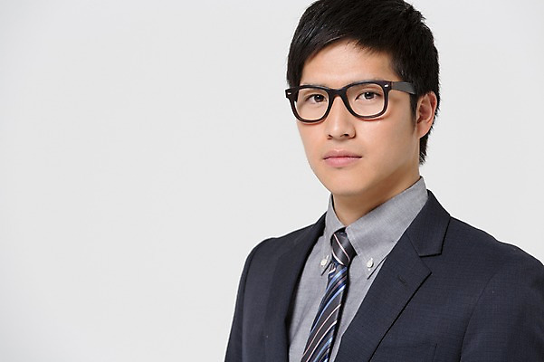 포토 JPG 스튜디오촬영 외국인 해외기획촬영 라이프스타일 남자 안경 비즈니스 모션 실내 한명 서기 사람 동양인 정장 상반신 20대 청년 성인 앞모습 비즈니스라이프 직장인 비즈니스맨 일본인 2015년일본 남자만 남자한명만 성인남자만 청년만 청년남자만 청년남자한명만 성인한명만 성인남자한명만 성인만 안경낌 국내포토 직업 1 잡화 옷 뷰포인트 인종 내부 생활 파일형식