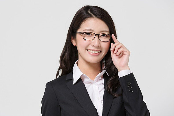 포토 JPG 스튜디오촬영 외국인 해외기획촬영 라이프스타일 여자 안경 비즈니스 모션 실내 한명 서기 미소 사람 동양인 정장 손짓 상반신 20대 청년 성인 앞모습 비즈니스라이프 직장인 비즈니스우먼 일본인 2015년일본 여자만 여자한명만 성인여자만 청년만 청년여자만 성인한명만 청년여자한명만 성인여자한명만 성인만 안경낌 국내포토 직업 1 잡화 옷 뷰포인트 표정 인종 내부 생활 파일형식
