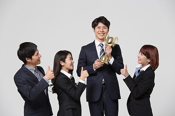 포토 JPG 스튜디오촬영 외국인 해외기획촬영 라이프스타일 여자 남자 비즈니스 모션 성공 함께함 실내 서기 미소 들기 사람 동양인 정장 손짓 여러명 상반신 20대 청년 성인 앞모습 옆모습 비즈니스라이프 엄지손가락 최고 직장인 비즈니스맨 비즈니스우먼 목표 계획 일본인 트로피 동료 열정 2015년일본 청년만 성인만 국내포토 직업 옷 감정 뷰포인트 다수 컨셉 손가락 관계 표정 인종 내부 생활 상_우승 파일형식