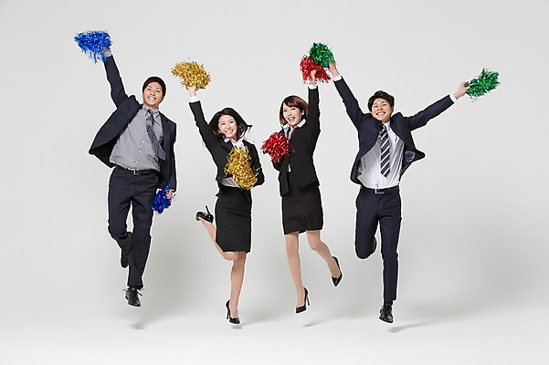 포토 JPG 스튜디오촬영 전신 외국인 해외기획촬영 라이프스타일 여자 남자 비즈니스 응원 모션 성공 함께함 실내 미소 들기 사람 동양인 정장 손짓 여러명 20대 청년 성인 앞모습 비즈니스라이프 점프 응원용품 직장인 비즈니스맨 비즈니스우먼 목표 계획 일본인 동료 열정 응원수술 2015년일본 청년만 성인만 국내포토 직업 옷 감정 뷰포인트 다수 컨셉 관계 표정 인종 내부 생활 오브젝트 파일형식