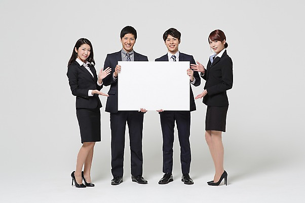 포토 JPG 스튜디오촬영 전신 외국인 해외기획촬영 라이프스타일 배너 여자 남자 비즈니스 모션 사각프레임 함께함 광고판 실내 서기 미소 들기 사람 동양인 정장 여러명 20대 청년 성인 앞모습 비즈니스라이프 직장인 비즈니스맨 비즈니스우먼 목표 계획 일본인 알림 동료 열정 소통 2015년일본 청년만 성인만 국내포토 직업 옷 감정 뷰포인트 다수 컨셉 관계 프레임 알림판 표정 인종 내부 생활 사각형 판 파일형식
