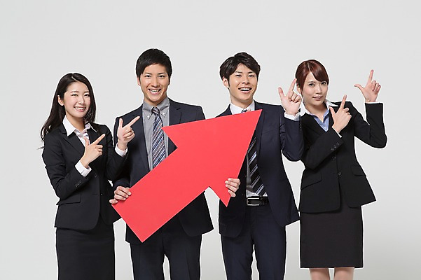 포토 JPG 스튜디오촬영 외국인 해외기획촬영 라이프스타일 배너 여자 남자 화살표 비즈니스 모션 함께함 실내 서기 미소 들기 사람 동양인 정장 손짓 여러명 상반신 20대 청년 성인 앞모습 비즈니스라이프 직장인 비즈니스맨 비즈니스우먼 목표 계획 일본인 알림 동료 상승 열정 소통 2015년일본 청년만 성인만 국내포토 직업 옷 감정 뷰포인트 다수 컨셉 관계 표정 인종 내부 생활 파일형식