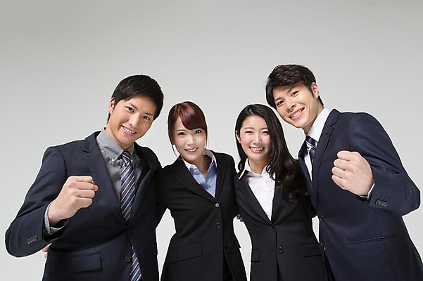 포토 JPG 스튜디오촬영 외국인 해외기획촬영 라이프스타일 여자 남자 로우앵글 비즈니스 모션 성공 함께함 실내 서기 미소 사람 동양인 정장 손짓 여러명 상반신 20대 청년 성인 앞모습 비즈니스라이프 파이팅 주먹 직장인 비즈니스맨 비즈니스우먼 목표 계획 일본인 동료 열정 2015년일본 청년만 성인만 국내포토 직업 옷 감정 뷰포인트 다수 컨셉 관계 표정 인종 내부 생활 파일형식