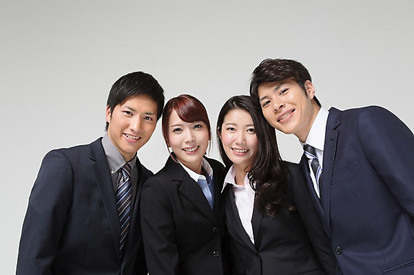 포토 JPG 스튜디오촬영 외국인 해외기획촬영 라이프스타일 여자 남자 로우앵글 비즈니스 모션 함께함 실내 서기 미소 사람 동양인 정장 여러명 상반신 20대 청년 성인 앞모습 비즈니스라이프 직장인 비즈니스맨 비즈니스우먼 일본인 동료 2015년일본 청년만 성인만 국내포토 직업 옷 뷰포인트 다수 컨셉 관계 표정 인종 내부 생활 파일형식