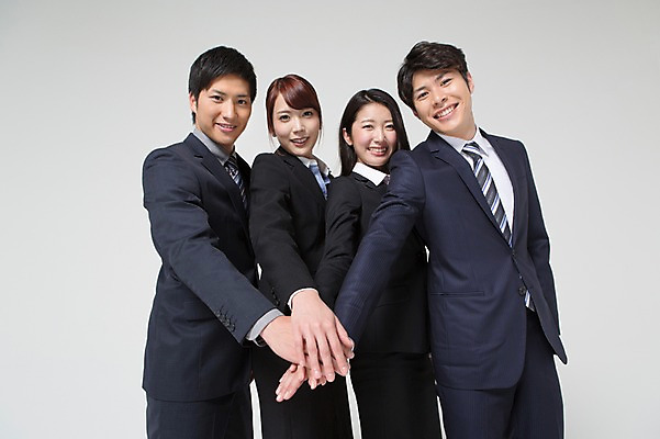 포토 JPG 스튜디오촬영 외국인 해외기획촬영 라이프스타일 여자 남자 비즈니스 모션 성공 함께함 실내 서기 미소 사람 동양인 정장 손짓 여러명 상반신 20대 청년 성인 옆모습 비즈니스라이프 파이팅 직장인 비즈니스맨 비즈니스우먼 목표 계획 일본인 동료 열정 손모으기 2015년일본 청년만 성인만 국내포토 직업 옷 감정 뷰포인트 다수 컨셉 관계 표정 인종 내부 생활 파일형식