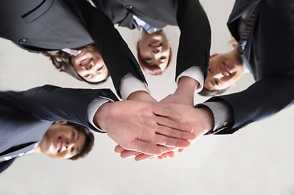 포토 JPG 스튜디오촬영 외국인 해외기획촬영 라이프스타일 여자 남자 로우앵글 비즈니스 모션 성공 함께함 실내 서기 사람 동양인 정장 손짓 여러명 상반신 20대 청년 성인 앞모습 비즈니스라이프 파이팅 직장인 비즈니스맨 비즈니스우먼 목표 계획 일본인 동료 열정 손모으기 2015년일본 청년만 성인만 국내포토 직업 옷 감정 뷰포인트 다수 컨셉 관계 인종 내부 생활 파일형식