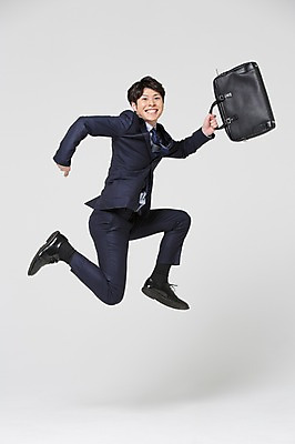 포토 JPG 스튜디오촬영 전신 외국인 해외기획촬영 라이프스타일 남자 서류가방 비즈니스 모션 실내 한명 서기 미소 들기 사람 동양인 정장 20대 청년 성인 앞모습 옆모습 비즈니스라이프 점프 직장인 비즈니스맨 일본인 2015년일본 남자만 남자한명만 성인남자만 청년만 청년남자만 청년남자한명만 성인한명만 성인남자한명만 성인만 국내포토 직업 1 옷 뷰포인트 가방 표정 인종 내부 생활 파일형식